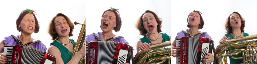 zwei singende Frauen mit Akkordeon und Tuba